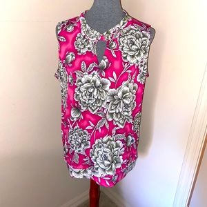Beautiful BRAND NEW Pink keyhole blouse